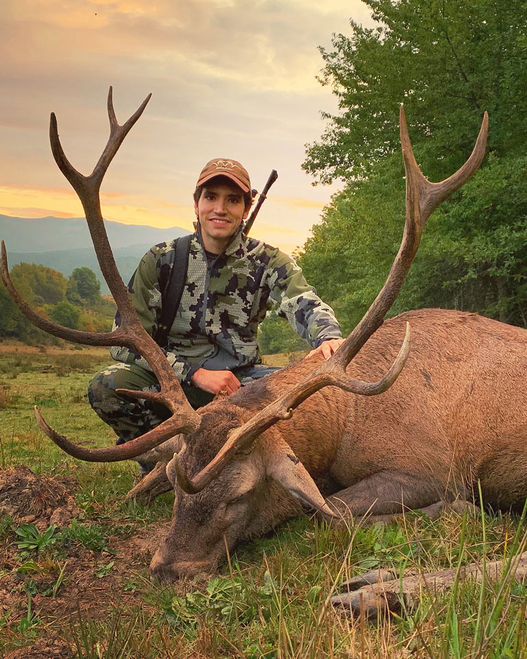 Hunting Red Stag Mountain hunt in Spain